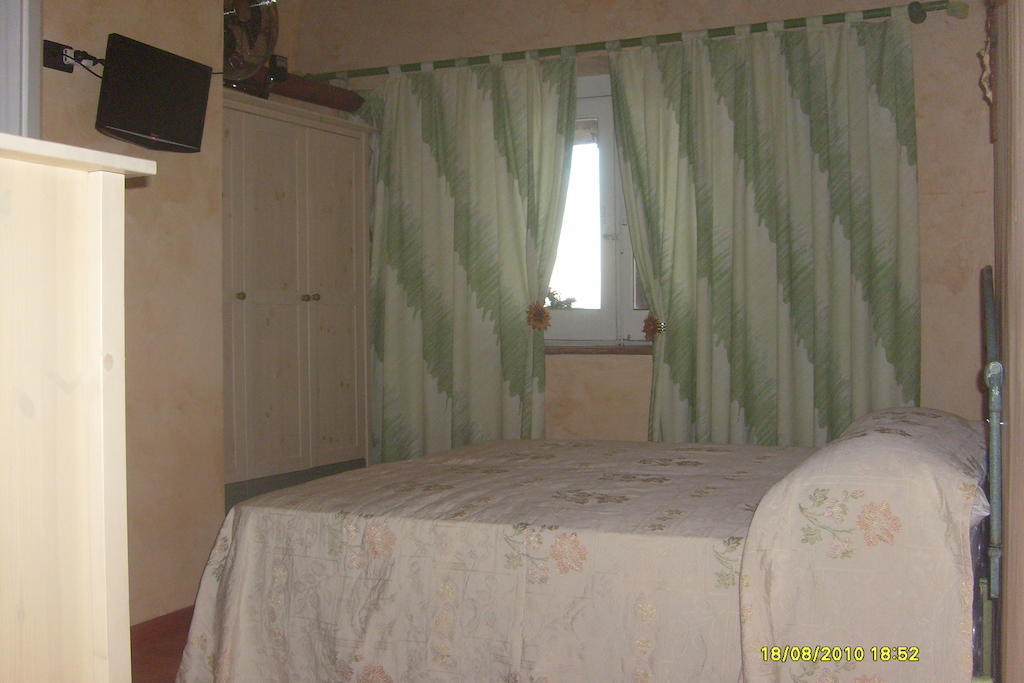 B&B Carolina Plebiscito R. Nápoles Habitación foto